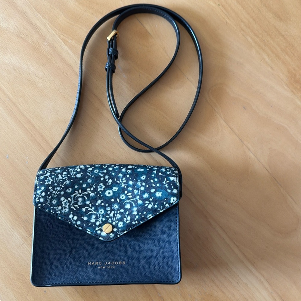 Marc Jacobs crossbody with floral print